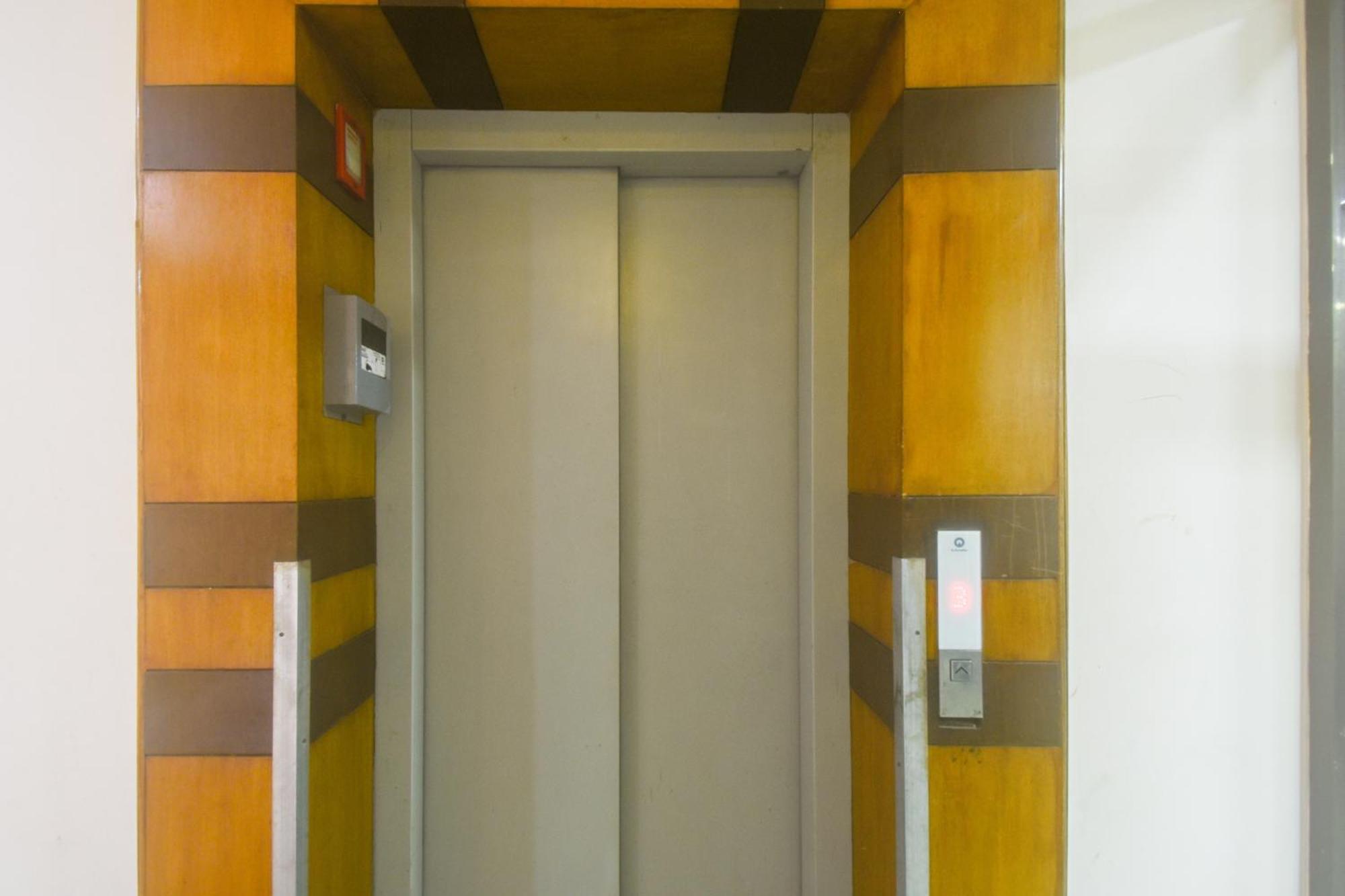 Hotel Townhouse Malviya Nagar Near Airport Formerly Royal Residency 3*