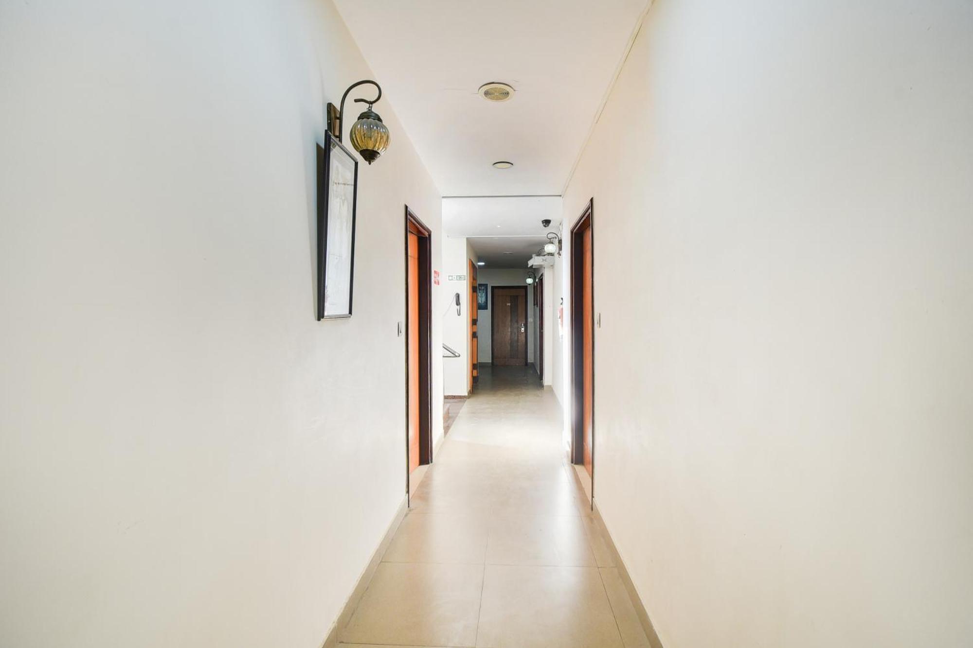 Hotel Townhouse Malviya Nagar Near Airport Formerly Royal Residency