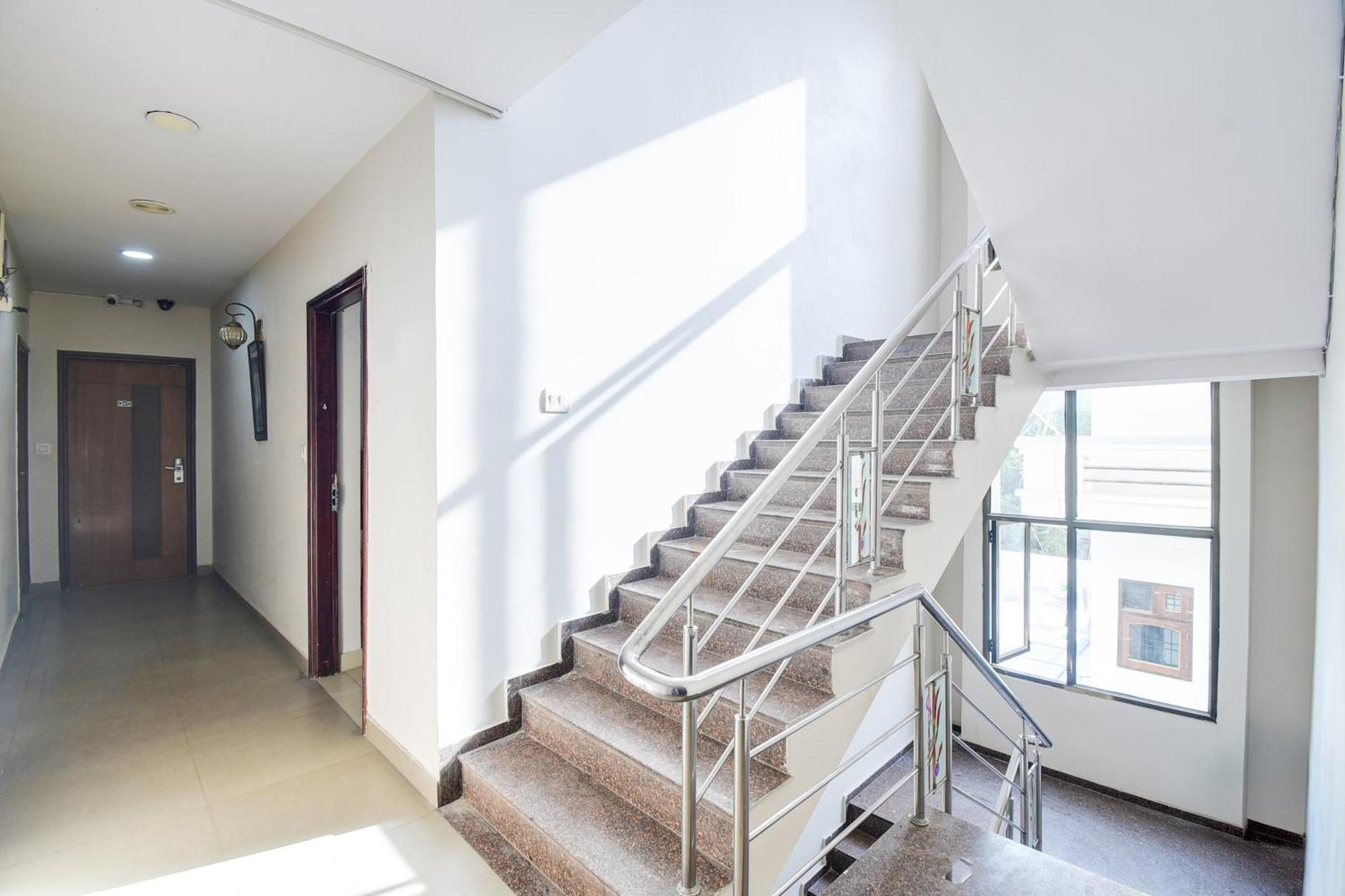 Hotel Townhouse Malviya Nagar Near Airport Formerly Royal Residency 3*