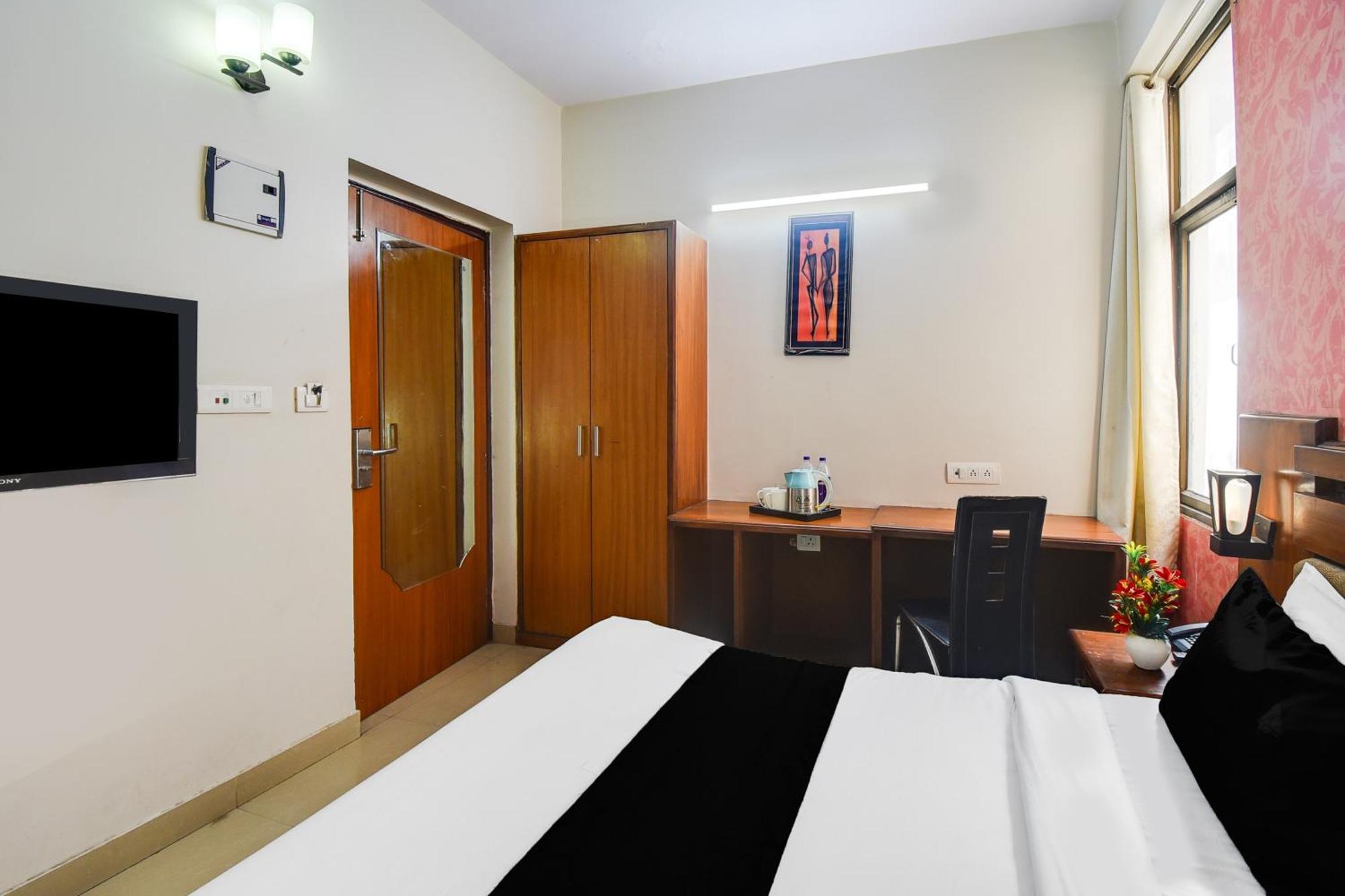 Townhouse Malviya Nagar Near Airport Formerly Royal Residency Hotel