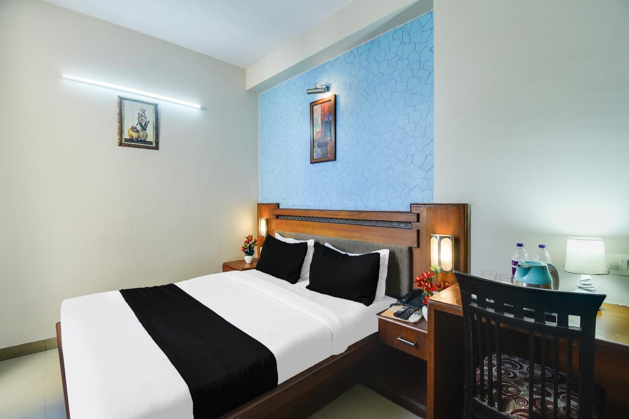 Hotel Townhouse Malviya Nagar Near Airport Formerly Royal Residency 3*